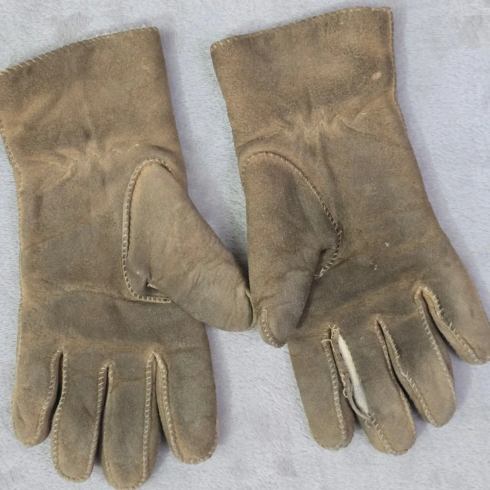 Vintage Womens Size S Sta-Soft Buckskin Gloves Taupe Suede Sherpa Lined